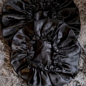 Brand new mommy and me bonnet set🌟✨💫 black